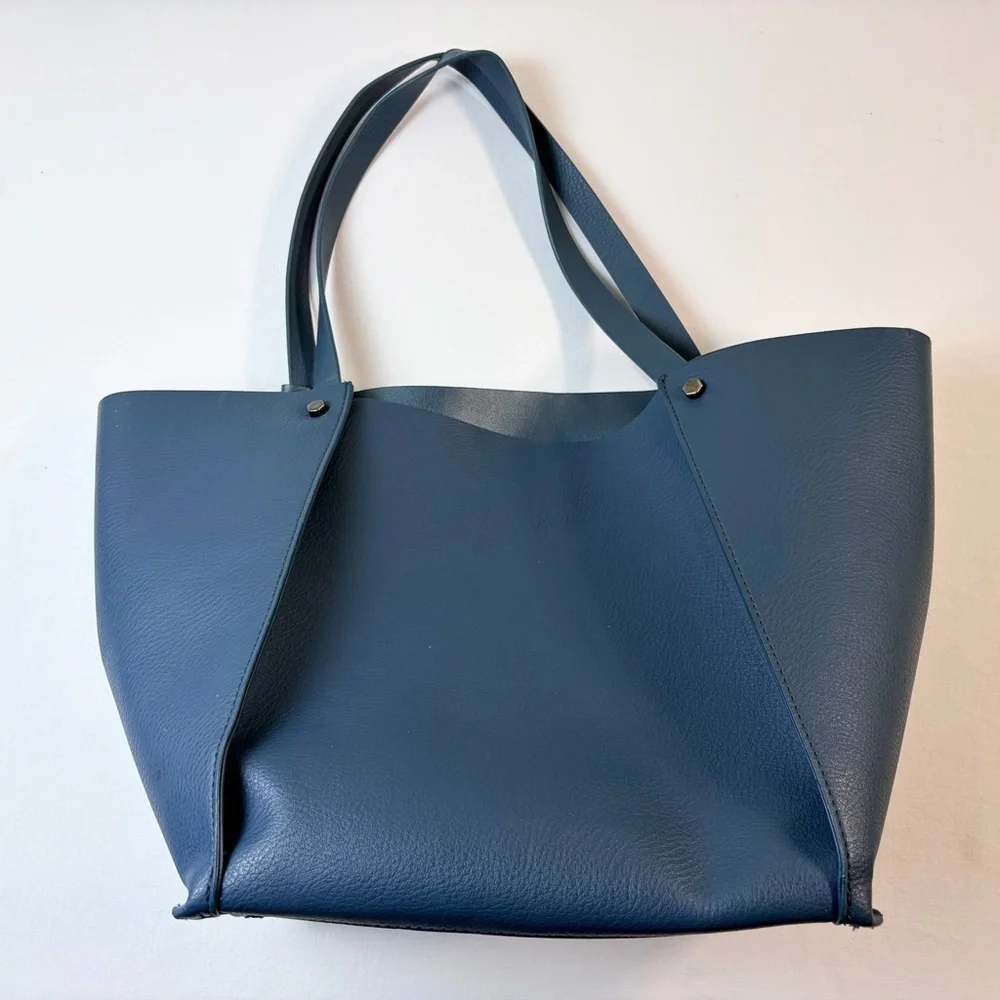 Chic Nieman Marcus faux Leather Tote Bag teal/navy